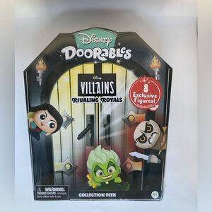 Disney Doorables Villains Rivaling Royals Playset with 8 exclusive figures
